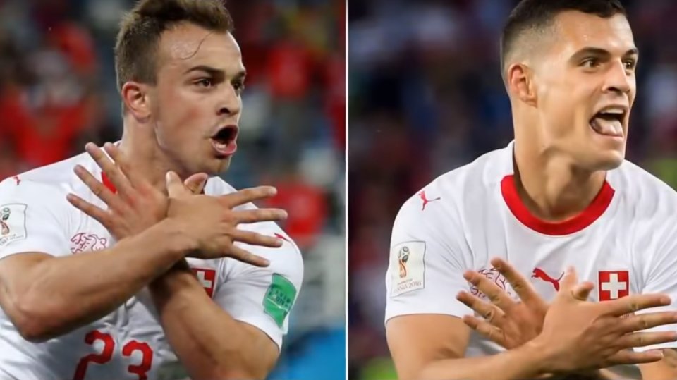 Fotbalisté Xherdan Shaqiri a Granit Xhaka
